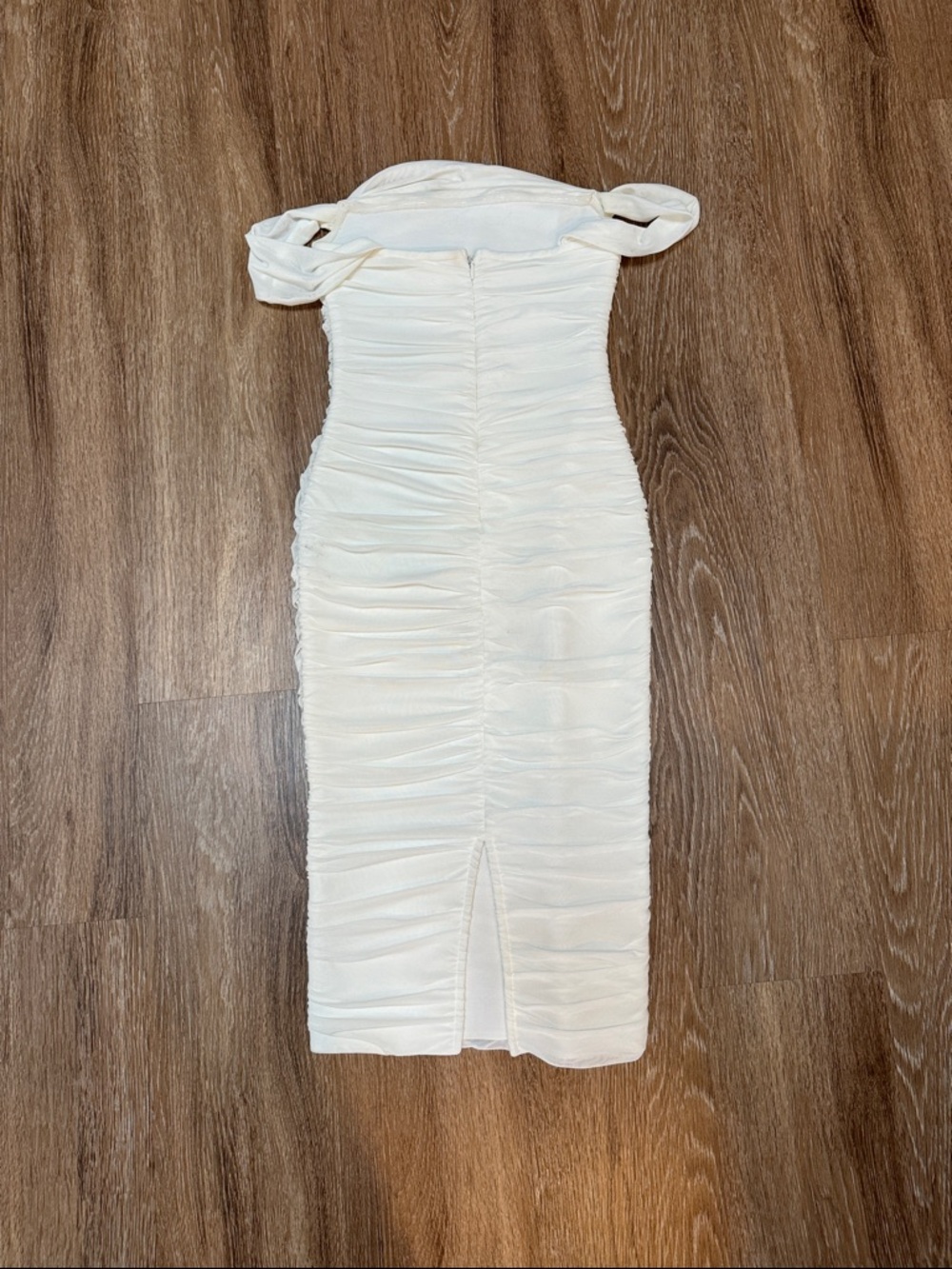 White Off-Shoulder Ruched Midi Dress - Picture 2 of 3